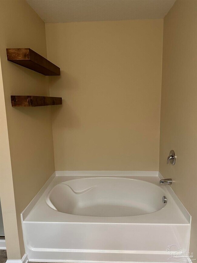Building Photo - 6482 Flora Court