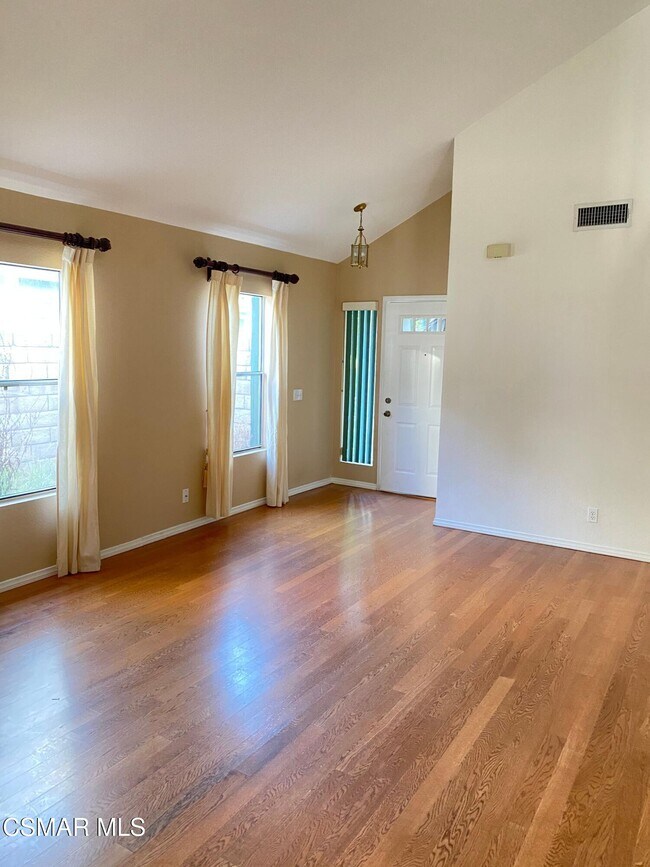 Building Photo - 3014 Sleepy Hollow St