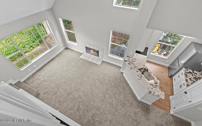Building Photo - 13700 Richmond Park Dr N
