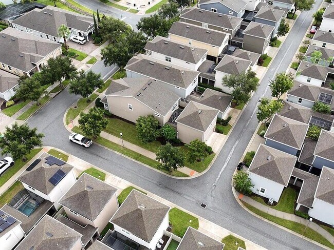 Building Photo - 5518 Thomas Square Dr