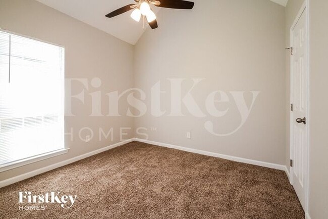 Building Photo - 139 Flagstone Ln
