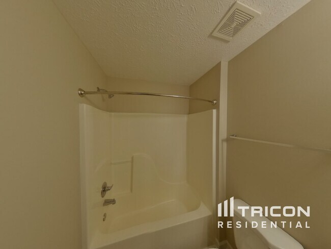 Building Photo - 1436 Beaconcrest Cir