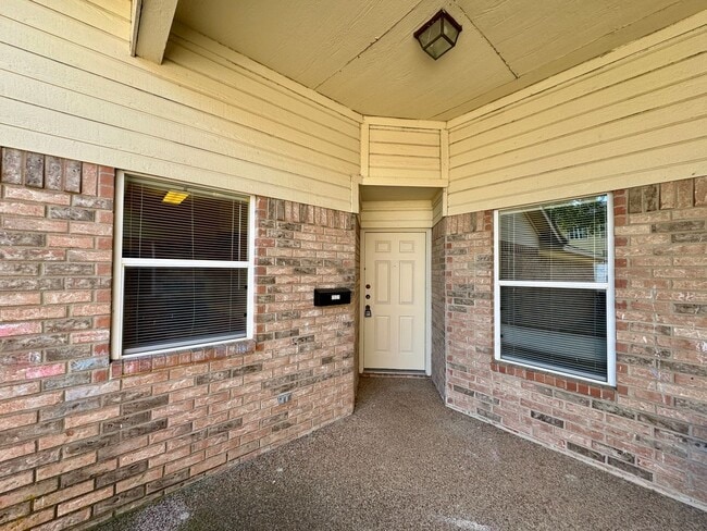 Building Photo - Duplex