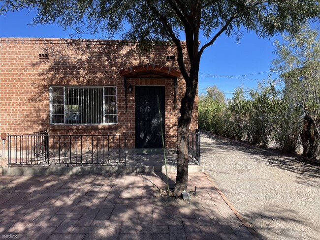 Building Photo - 1 br, 1 bath 4plex - 2921 East 10th Street