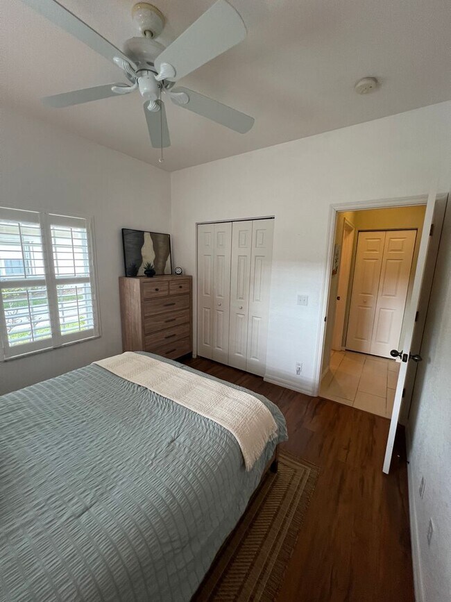 Building Photo - Heritage Oak Park Gated Commmunity