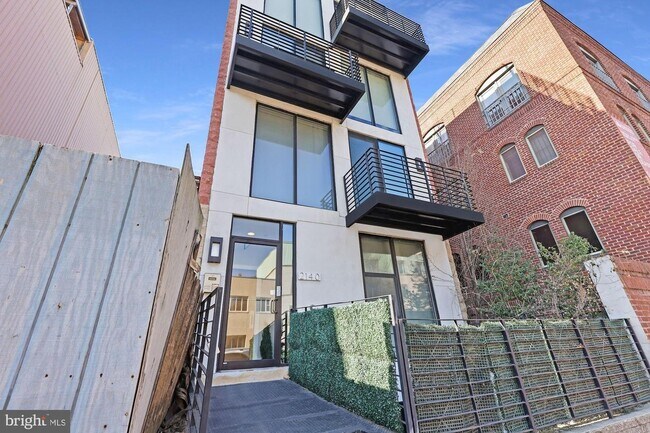 Building Photo - 2140 Wisconsin Ave NW