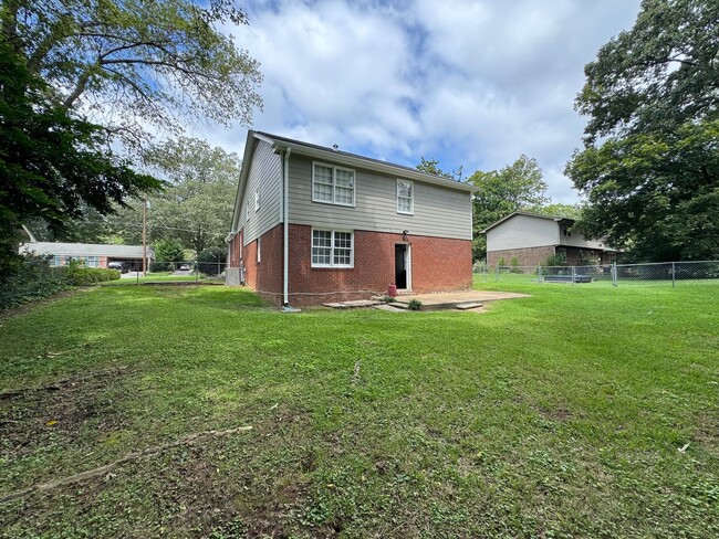 Building Photo - Beautiful 4/3 House with Bonus Room in Wes...