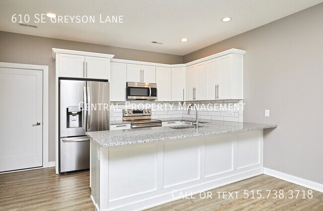 Building Photo - 610 SE Greyson Ln