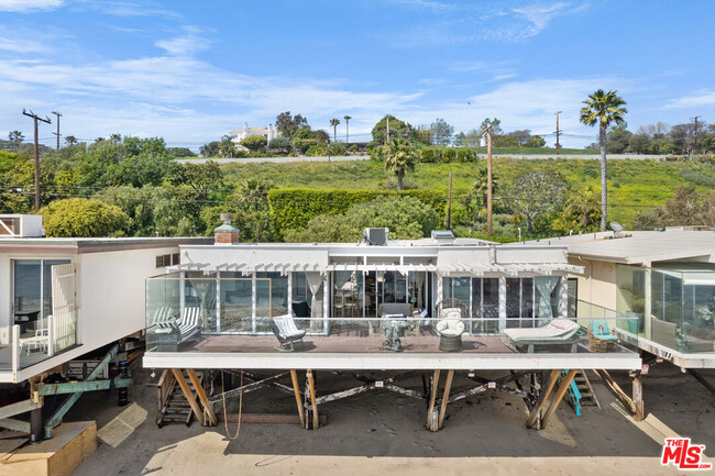Building Photo - 27060 Malibu Cove Colony Dr