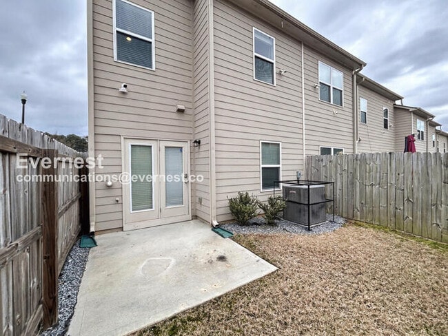 Building Photo - 1924 Dillon Dr