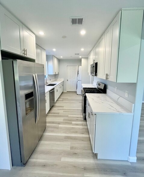 Kitchen - 15853 Stare St