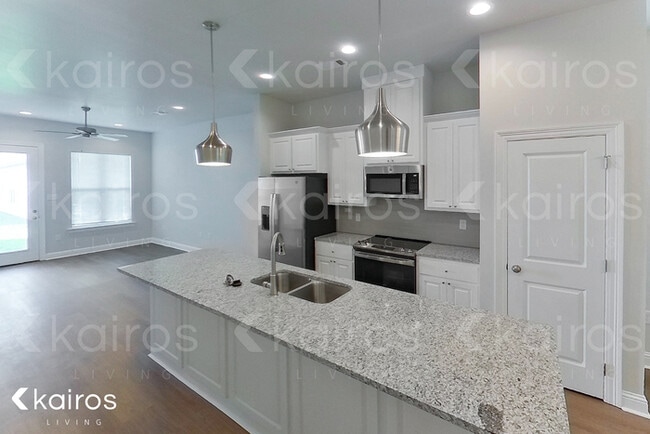 Building Photo - 4816 W Dacha Ln