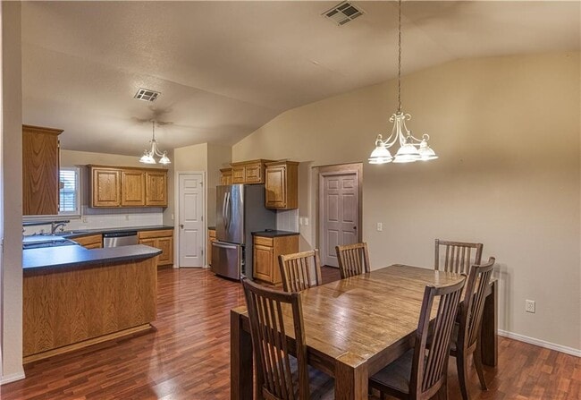 Building Photo - 319 Sondra Dr