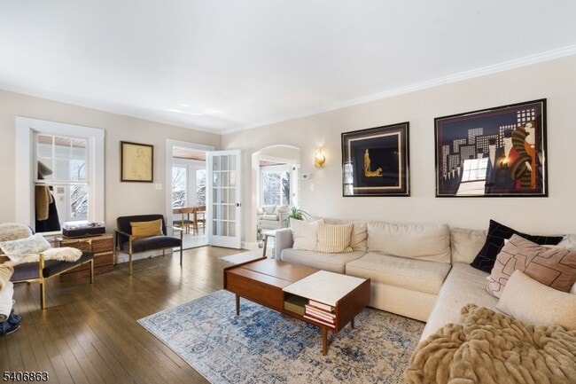 Building Photo - 11 Longview Trail E