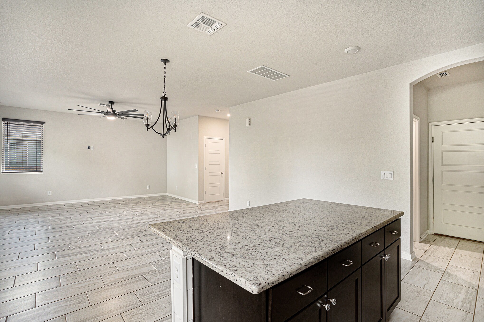 Building Photo - 533 Sand Trail St