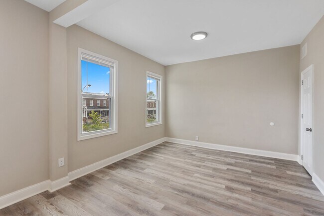 Building Photo - 206 S Hilton St