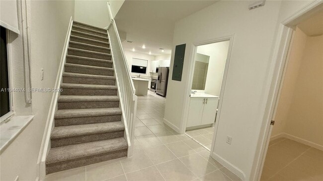 Building Photo - 2617 SE 27th Dr