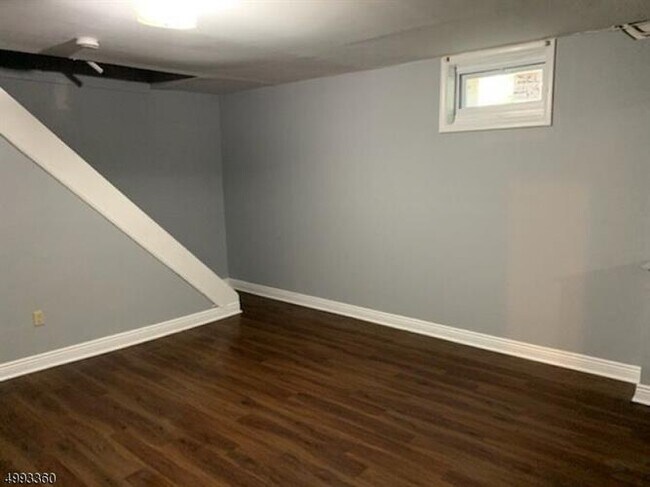 Building Photo - 7 Village Dr