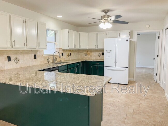 Building Photo - 505 Beach Dr