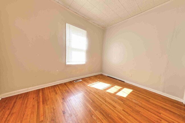 Building Photo - Available Aug 7th - Very nice single family home with refinished hardwood and a very large open l...