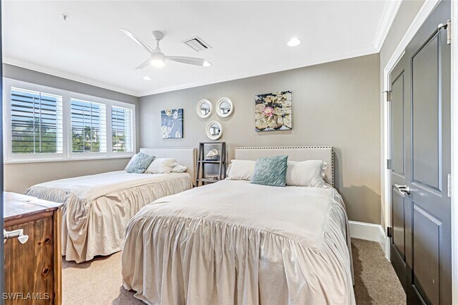 Building Photo - 993 8th St S