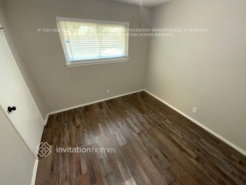 Building Photo - 2805 Ladona Dr