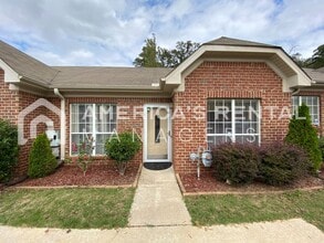 Building Photo - 2807 Southwood Ln