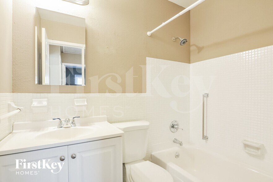 Building Photo - 2064 Aristocrat Dr