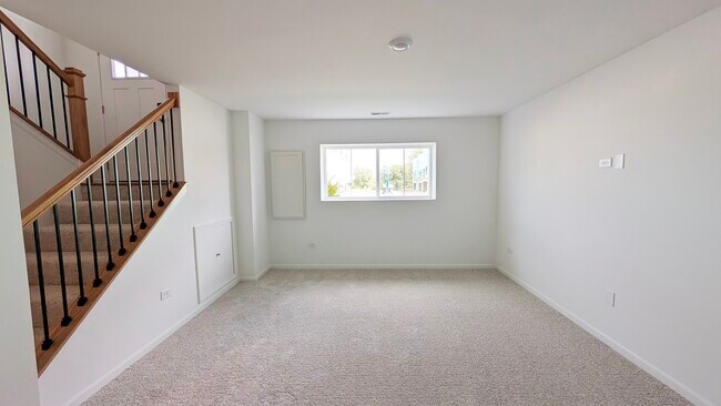 Building Photo - 525 Red Oak Cir