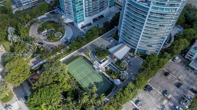 Building Photo - 2127 Brickell Ave