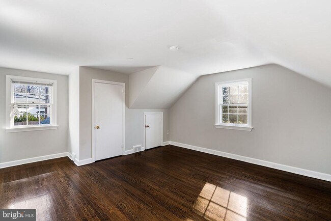 Building Photo - 310 Pine Tree Rd
