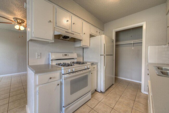 Building Photo - 2412 Burleson Ct