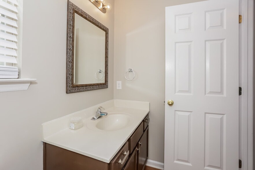 Building Photo - 1702 Cottage Creek Rd