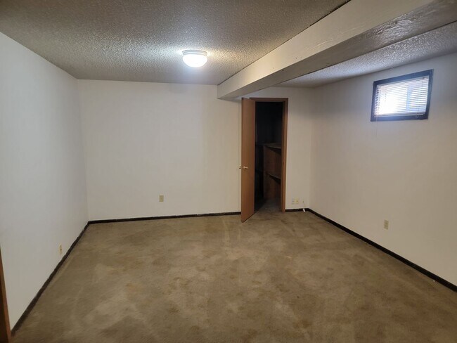 Building Photo - 819 S Felts Rd