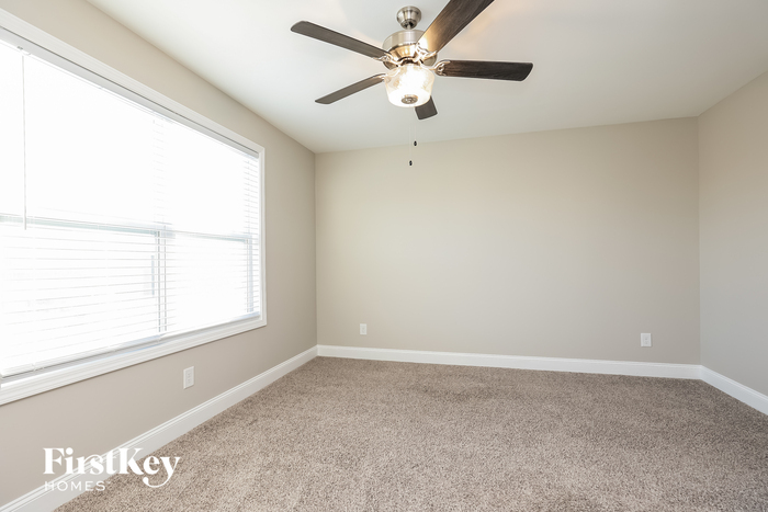 Building Photo - 1104 Eagle's View Dr