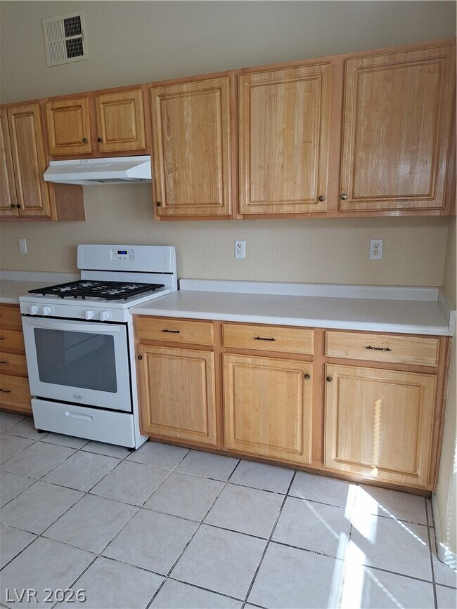 Building Photo - 6156 Pine Villa Ave