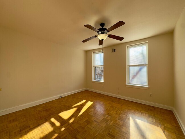 Building Photo - Large Four Bedroom Townhome in Pigtown