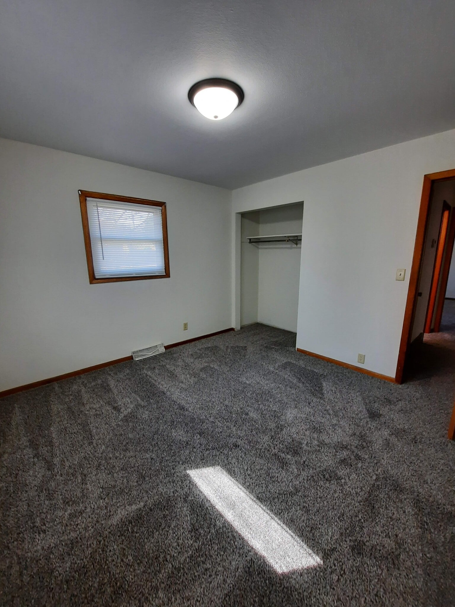 Building Photo - 3213 Pomona Dr