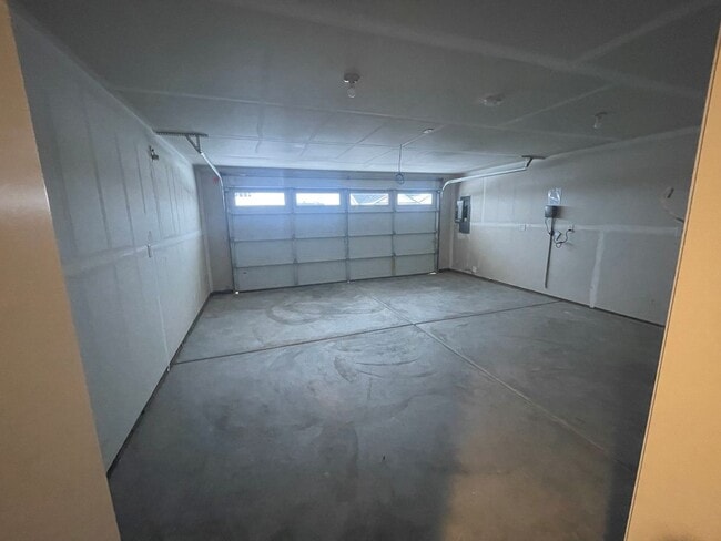 Building Photo - West Valley Home with Underground Sprinklers and Garage