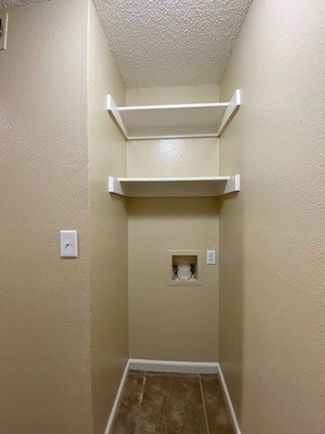 Building Photo - 2 story 1 bed 1.5 bath towhome