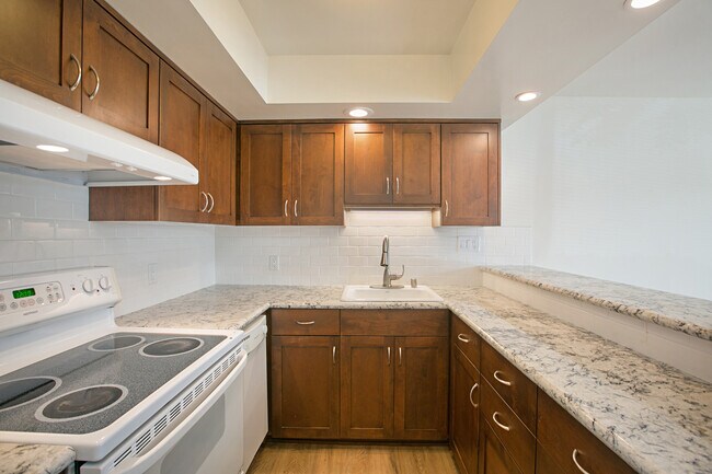 Building Photo - REMODELED 2BD/1BA BEAUTIFUL CROWN POINT CONDO! ONLY $3,795/MO