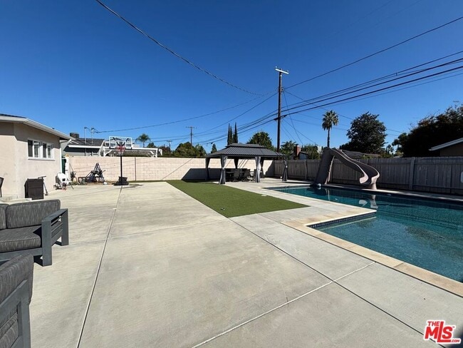 Building Photo - 10148 Gothic Ave