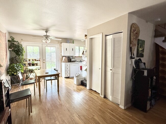 Building Photo - 3101 Azalea Dr