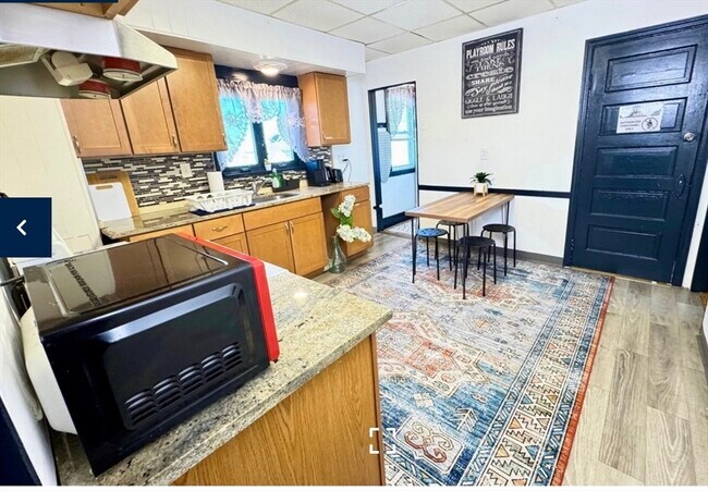 Building Photo - 1656 N Shore Rd