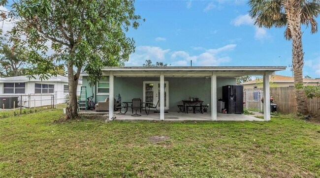 Building Photo - 206 N Himes Ave