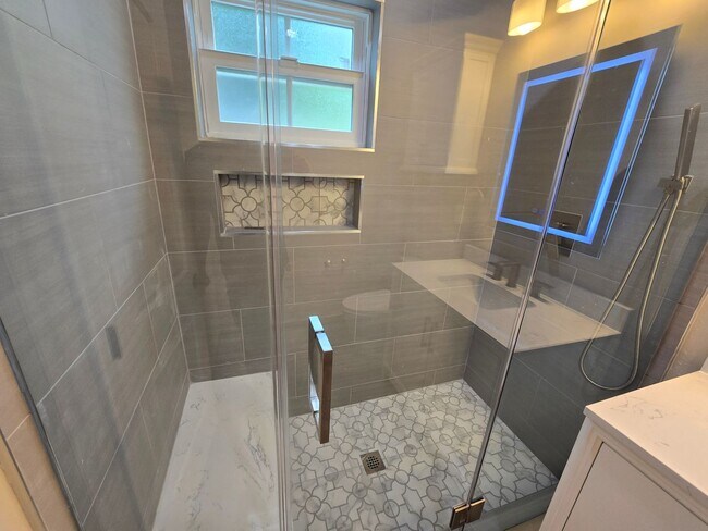 Building Photo - Fantastic 2 Bed, 2.5 Bath ADU unit in Sunn...