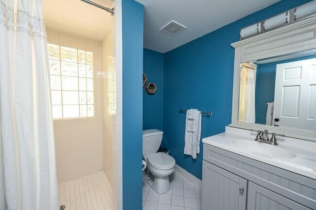 Building Photo - 2076 Ridgedale Rd NE