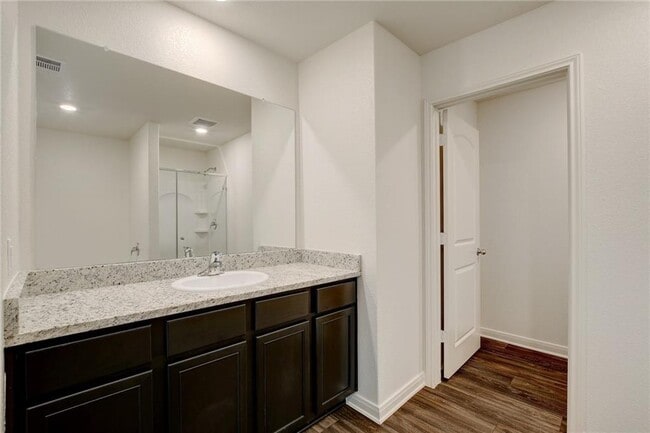 Building Photo - 1302 Amy Dr