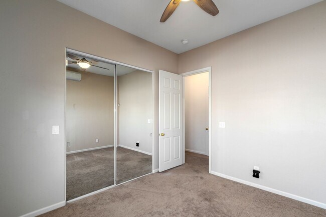 Building Photo - Country living at its finest!