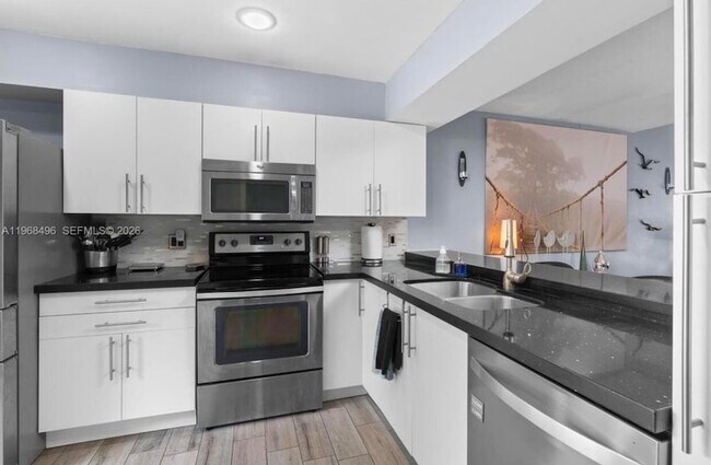 Building Photo - 2900 NW 69th Ct